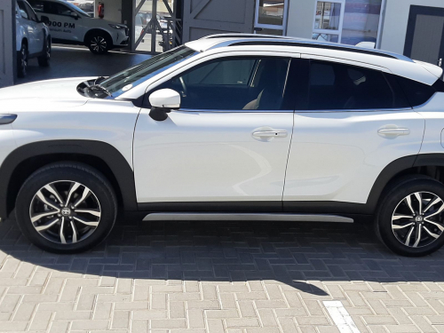 Toyota STARLET CROSS 1.5 XR in Namibia