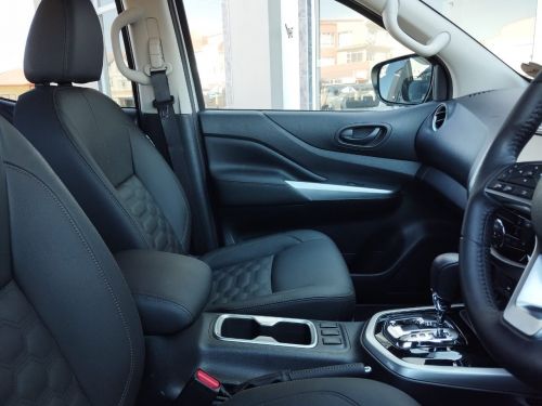 Nissan NAVARA 2.5TD LE+ DC 4X4 AUTO in Namibia