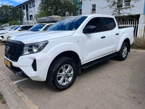 Nissan NAVARA  2.5D SE+ DC 4X4 AUTO in Namibia