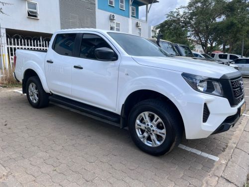 Nissan NAVARA  2.5D SE+ DC 4X4 AUTO in Namibia
