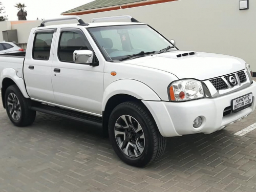 Nissan NP300 2.5 TD 4X4 DC MT in Namibia