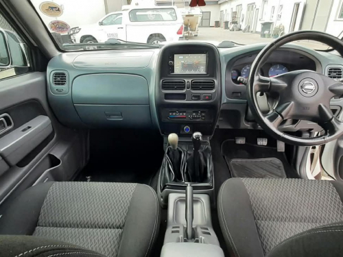 Nissan NP300 2.5 TD 4X4 DC MT in Namibia