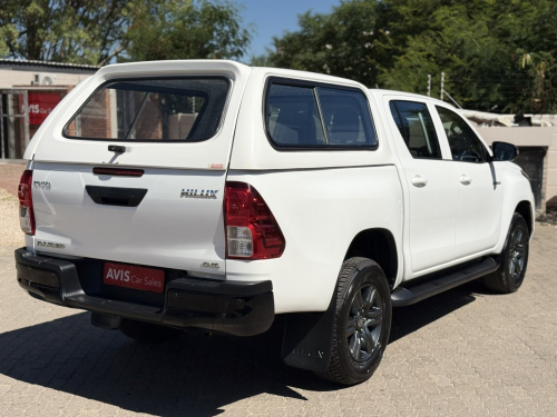 Toyota Hilux 2.4 4x4 A/T with Canopy in Namibia