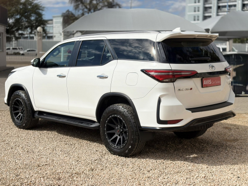 Toyota 2.4 4x4 A/T Fortuner in Namibia