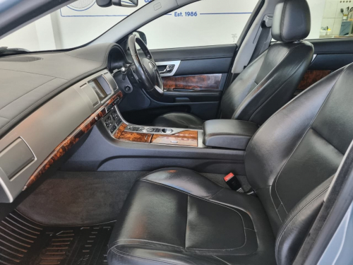 Jaguar XF 2.2D Premium Luxury A/T in Namibia