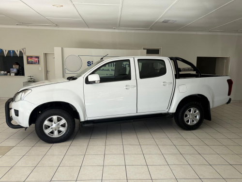 Isuzu KB240 LE 4x4 P/U D/C M/T in Namibia