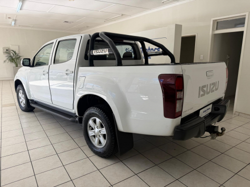 Isuzu KB240 LE 4x4 P/U D/C M/T in Namibia