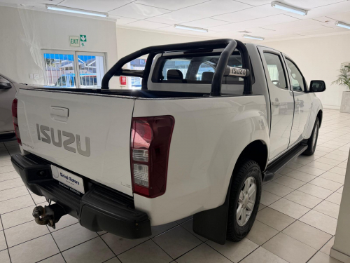Isuzu KB240 LE 4x4 P/U D/C M/T in Namibia