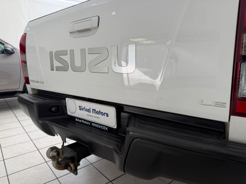 Isuzu KB240 LE 4x4 P/U D/C M/T in Namibia