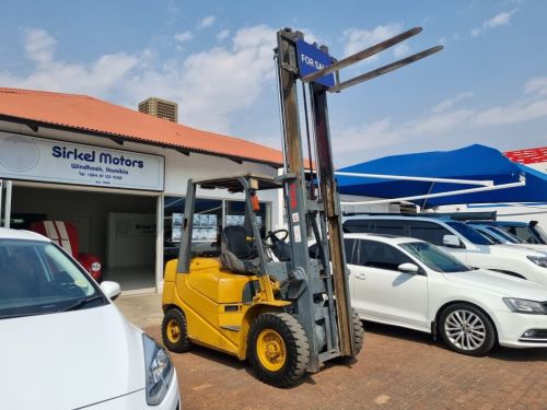 TCM TCM 2.5T 2.5M Single Stage Mast in Namibia