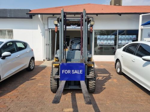 TCM TCM 2.5T 2.5M Single Stage Mast in Namibia