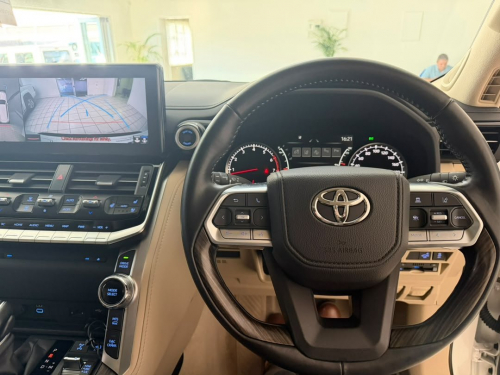 Toyota Land Cruiser 300 3.5T ZX in Namibia