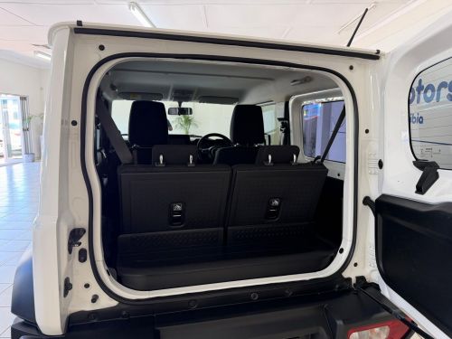 Suzuki Jimny GLX 4x4 A/T in Namibia
