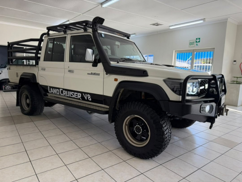 Toyota Land Cruiser 79 4.5D V8 4x4 P/U D/C M/T in Namibia