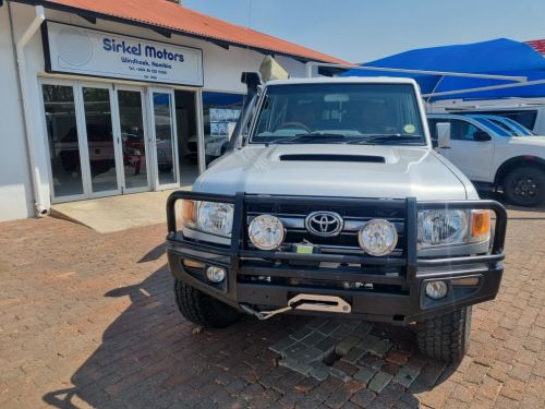 Toyota Land Cruiser 79 LX V8 4.5 D/C in Namibia