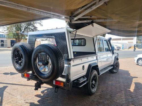 Toyota Land Cruiser 79 LX V8 4.5 D/C in Namibia
