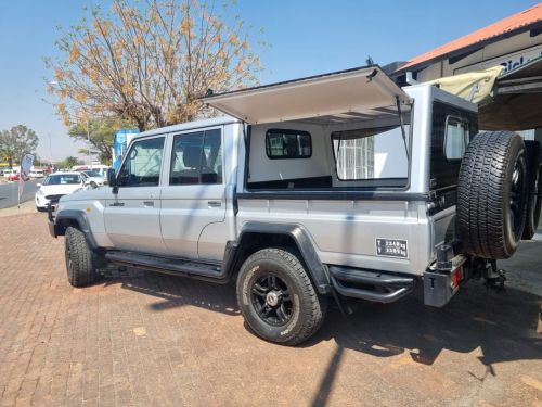 Toyota Land Cruiser 79 LX V8 4.5 D/C in Namibia
