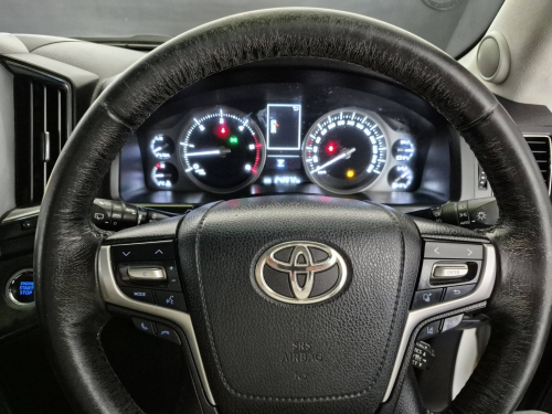 Toyota LandCruiser 200 V8 4.5D VX A/T in Namibia
