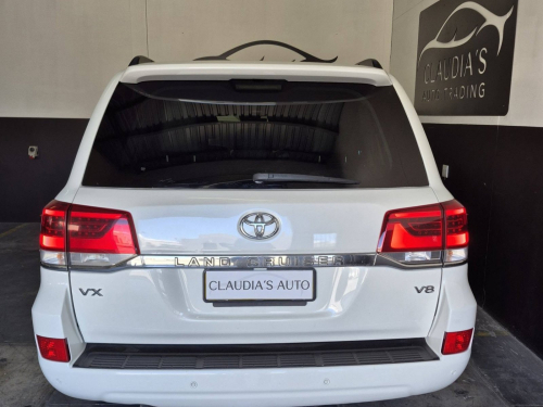 Toyota LandCruiser 200 V8 4.5D VX A/T in Namibia
