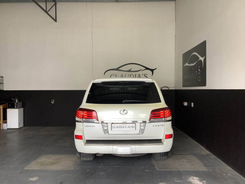 Lexus LX 570 in Namibia