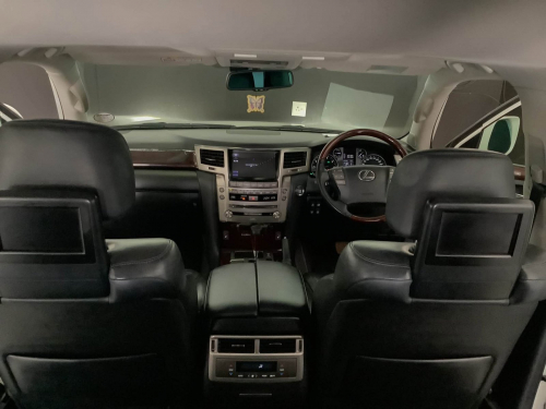 Lexus LX 570 in Namibia