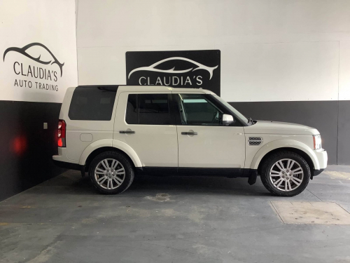 Land Rover Discovery 3.0 TD/SD V6 HSE in Namibia