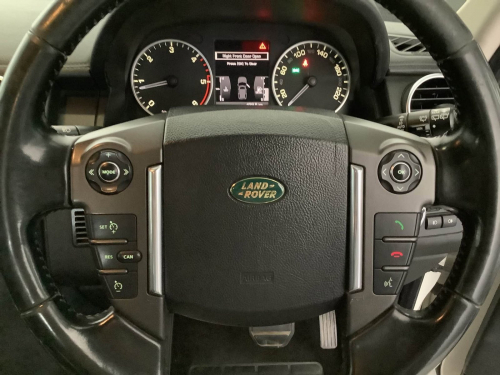 Land Rover Discovery 3.0 TD/SD V6 HSE in Namibia