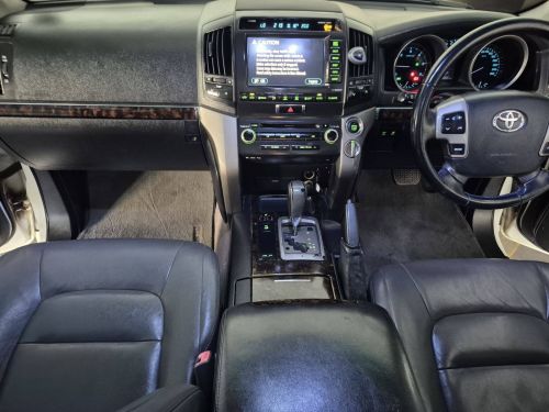 Toyota LandCruiser V8 TD A/T in Namibia