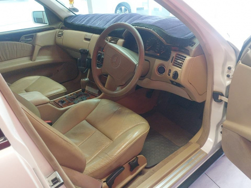 Mercedes-Benz E 240 a/t 4 Door in Namibia
