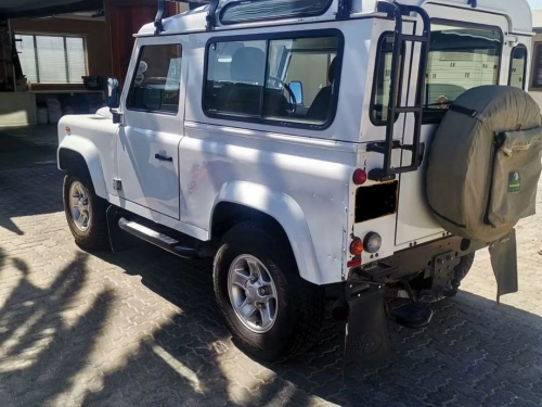 Land Rover Defender 90 2.2 Puma Td4 manual in Namibia