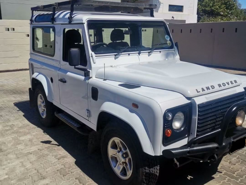 Land Rover Defender 90 2.2 Puma Td4 manual in Namibia