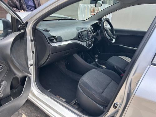 Kia Picanto 1.0 LS manual 5 Door in Namibia