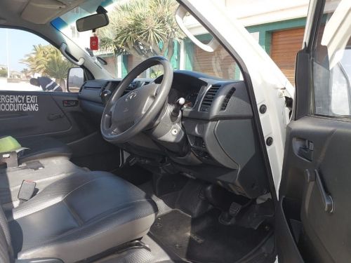 Toyota Quantum 2.7 Sesfikile 16 Seater & Sunroof in Namibia