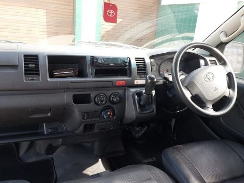 Toyota Quantum 2.7 Sesfikile 16 Seater & Sunroof in Namibia