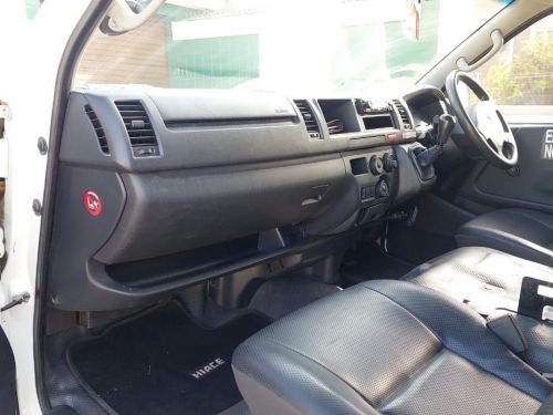 Toyota Quantum 2.7 Sesfikile 16 Seater & Sunroof in Namibia