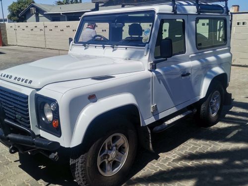 Land Rover Defender 90 2.2 Puma Td4 manual in Namibia