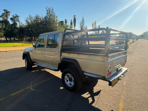 Toyota Toyota LandCruiser 4.5 V8 D/C M/T 4x4 in Namibia