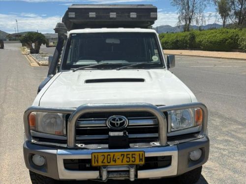 Toyota Toyota Land Cruiser V8 Diesel Camper in Namibia