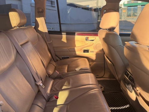 Toyota Land Cruiser 200 VX V8 5.7 Petrol 4x4 in Namibia