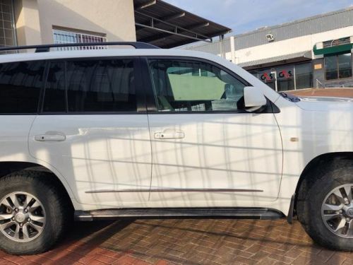 Toyota Land Cruiser 200 V8 TD VX A/T in Namibia