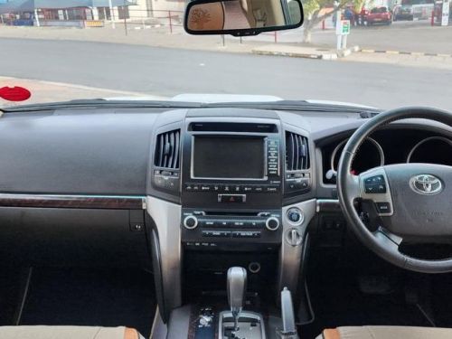 Toyota Land Cruiser 200 V8 TD VX A/T in Namibia
