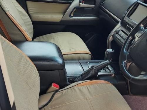 Toyota Land Cruiser 200 V8 TD VX A/T in Namibia