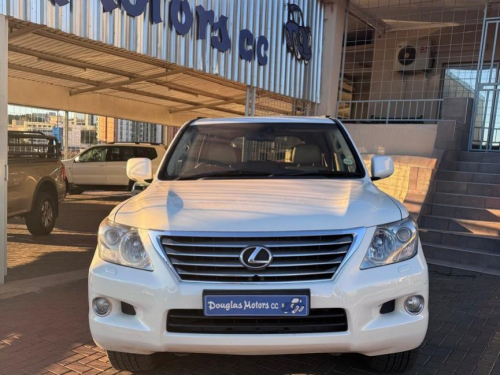 Toyota Land Cruiser 200 VX V8 4.7 Petrol 4x4 in Namibia