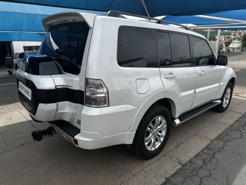 Mitsubishi Pajero 3.2 DiD GLS LWB SW 4x4 A/T 7 SEATER in Namibia