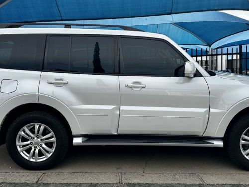 Mitsubishi Pajero 3.2 DiD GLS LWB SW 4x4 A/T 7 SEATER in Namibia