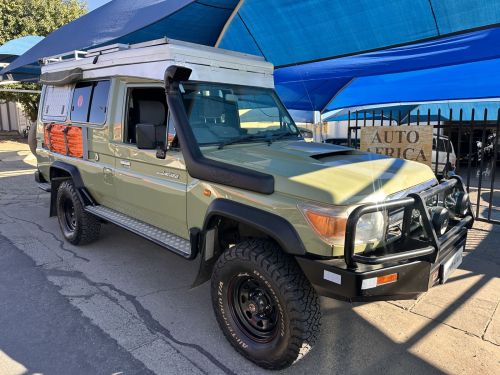 Toyota Landcruiser 4.5 V8 Camper Alu-cab Conversion in Namibia