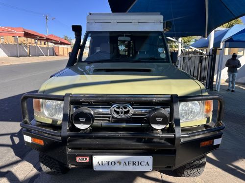 Toyota Landcruiser 4.5 V8 Camper Alu-cab Conversion in Namibia