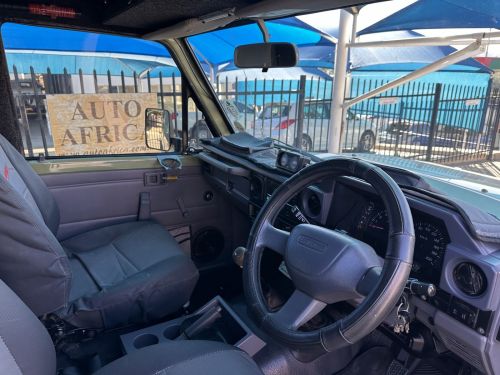 Toyota Landcruiser 4.5 V8 Camper Alu-cab Conversion in Namibia