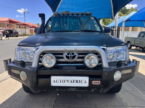 Toyota Landcruiser 4.2 VX TDi Auto 100 Series 24 Valve in Namibia