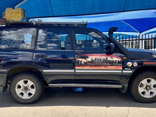 Toyota Landcruiser 4.2 VX TDi Auto 100 Series 24 Valve in Namibia